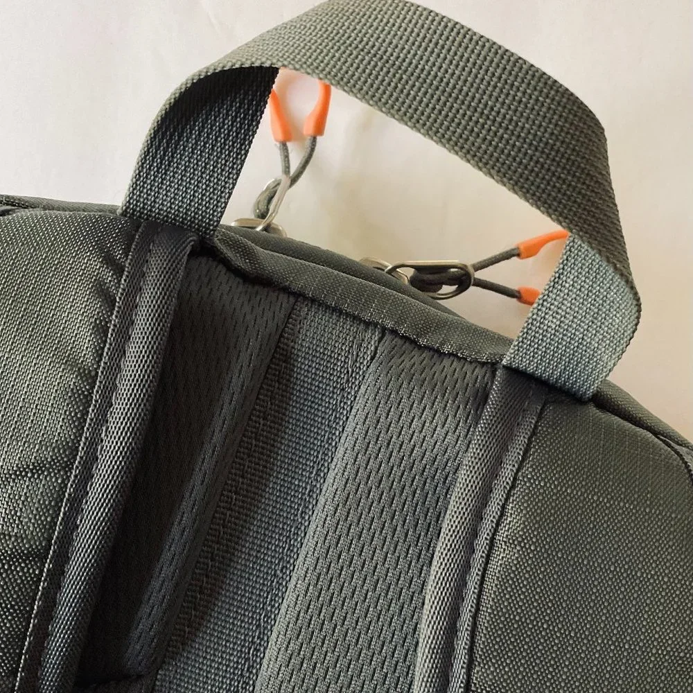 THULE "EnRoute Strut" Backpack EUC - Picture 3 of 10